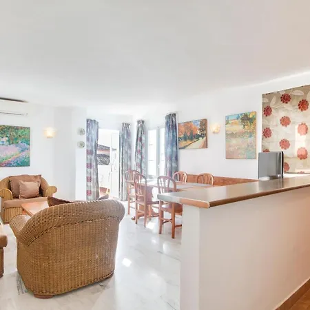 7c Linsay Apartment